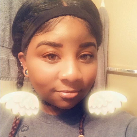 Meet your Posher, Christina - Picture 1 of 1